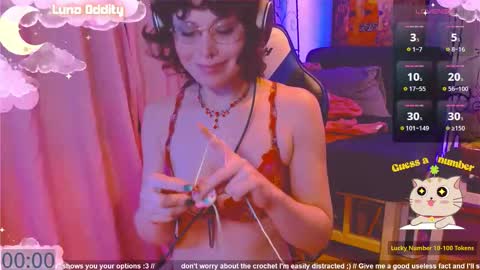 Snapshot of lunaoddity chatting on November 18, 2025, 8:13 pm Luna online show from November 18, 2025, 8:13 pm