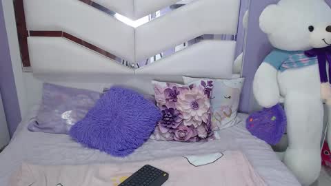 Snapshot of lunaoliveros chatting on December 15, 2025, 11:36 am Luna online show from December 15, 2025, 11:36 am