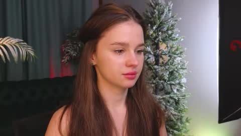 lunaolivia_ online show from January 15, 2026, 12:43 pm