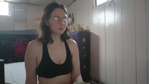 lunaquinn45 online show from February 3, 2025, 11:05 pm