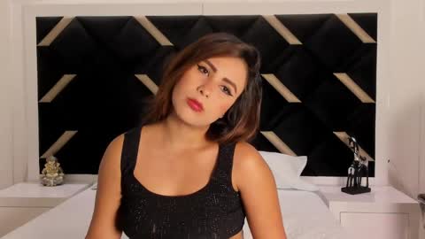 Snapshot of lunara_vall chatting on April 26, 2026, 8:50 pm Lia 3 online show from April 26, 2026, 8:50 pm