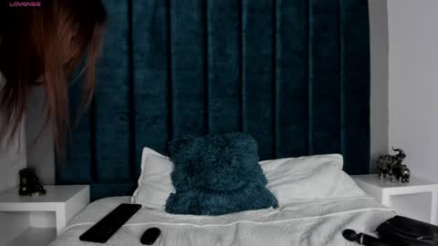 Snapshot of lunara_vall chatting on May 8, 2026, 8:25 pm Lia 3 online show from May 8, 2026, 8:25 pm