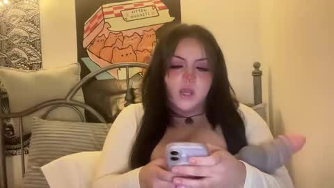 Snapshot of lunarangvl chatting on December 19, 2025, 12:50 am lunarangvl online show from December 19, 2025, 12:50 am