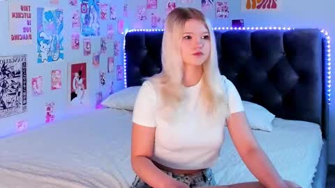 Snapshot of lunariafox chatting on May 3, 2026, 2:34 pm lunariafox online show from May 3, 2026, 2:34 pm