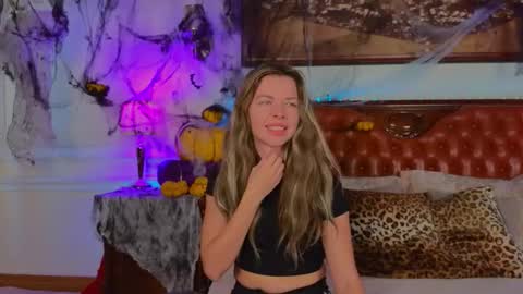 Luna Rishi online show from November 1, 2025, 6:04 am