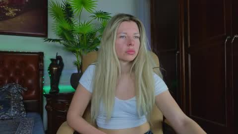 Luna Rishi online show from May 4, 2026, 5:58 am