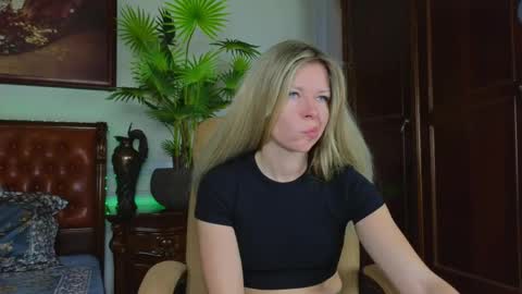 Luna Rishi online show from May 11, 2026, 5:57 am