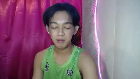Snapshot of lunarmaxxx chatting on May 19, 2026, 7:37 am max online show from May 19, 2026, 7:37 am