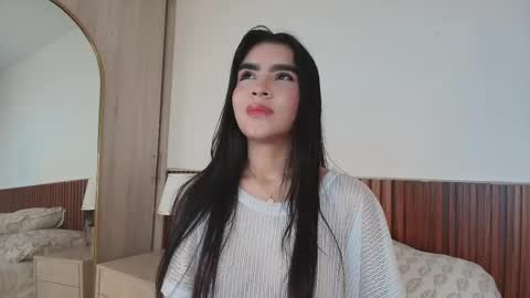 Snapshot of lunarousse_ chatting on May 24, 2026, 2:05 am Luna Rousse online show from May 24, 2026, 2:05 am