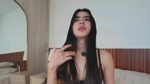 Snapshot of lunarousse_ chatting on June 3, 2026, 2:36 am Luna Rousse online show from June 3, 2026, 2:36 am