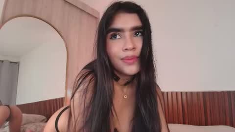 Snapshot of lunarousse_ chatting on June 20, 2026, 2:25 am Luna Rousse online show from June 20, 2026, 2:25 am