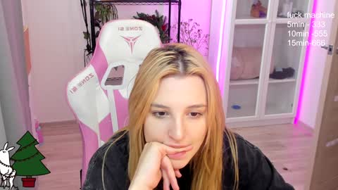 Snapshot of lunatale chatting on December 10, 2024, 4:56 am Kate online show from December 10, 2024, 4:56 am