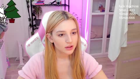 Snapshot of lunatale chatting on December 13, 2024, 4:11 am Kate online show from December 13, 2024, 4:11 am