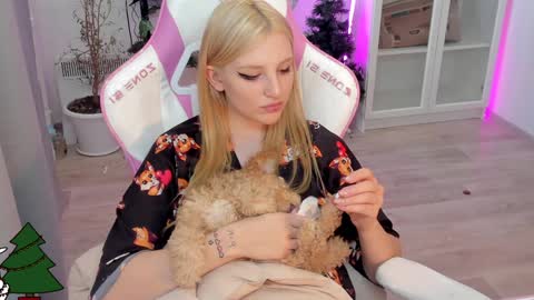 Snapshot of lunatale chatting on December 27, 2024, 6:14 am Kate online show from December 27, 2024, 6:14 am