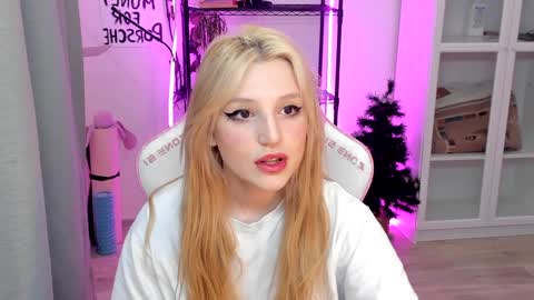 Snapshot of lunatale chatting on January 8, 2025, 2:57 am Kate online show from January 8, 2025, 2:57 am