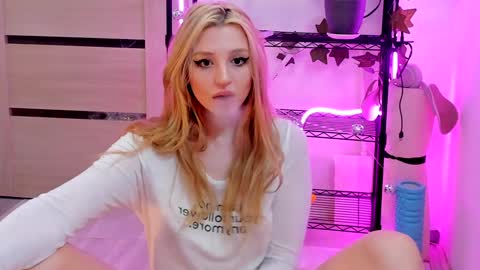 Snapshot of lunatale chatting on January 10, 2025, 2:46 am Kate online show from January 10, 2025, 2:46 am