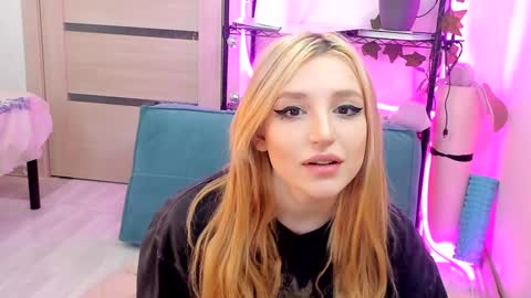 Snapshot of lunatale chatting on January 15, 2025, 3:11 am Kate online show from January 15, 2025, 3:11 am