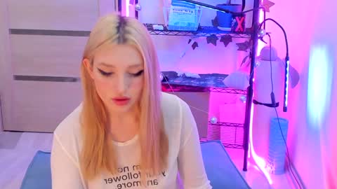 Snapshot of lunatale chatting on January 21, 2025, 2:54 am Kate online show from January 21, 2025, 2:54 am