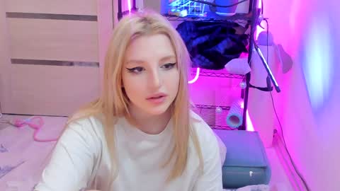 Snapshot of lunatale chatting on February 4, 2025, 3:11 am Kate online show from February 4, 2025, 3:11 am