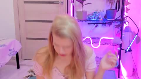 Snapshot of lunatale chatting on February 5, 2025, 3:13 am Kate online show from February 5, 2025, 3:13 am