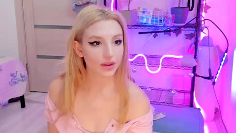 Snapshot of lunatale chatting on February 6, 2025, 3:16 am Kate online show from February 6, 2025, 3:16 am