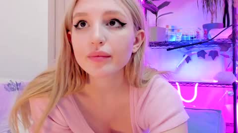 Snapshot of lunatale chatting on February 6, 2025, 6:18 am Kate online show from February 6, 2025, 6:18 am