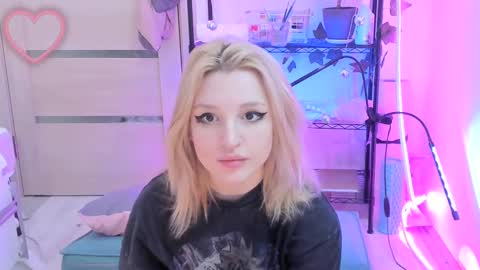 Snapshot of lunatale chatting on February 18, 2025, 2:49 am Kate online show from February 18, 2025, 2:49 am