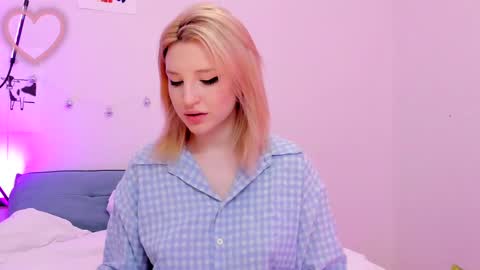 Snapshot of lunatale chatting on February 25, 2025, 3:20 am Kate online show from February 25, 2025, 3:20 am