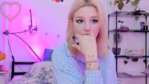 Snapshot of lunatale chatting on March 1, 2025, 3:10 am Kate online show from March 1, 2025, 3:10 am