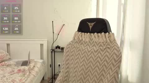 Snapshot of lunatale chatting on September 28, 2025, 1:27 pm Kate online show from September 28, 2025, 1:27 pm