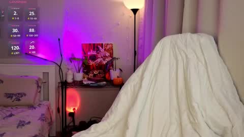 Snapshot of lunatale chatting on October 22, 2025, 10:09 pm Kate online show from October 22, 2025, 10:09 pm