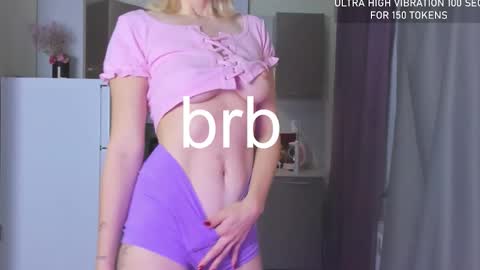 Snapshot of lunatale chatting on November 3, 2025, 7:04 pm Kate online show from November 3, 2025, 7:04 pm