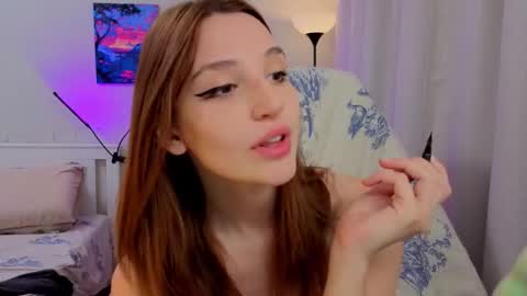 Snapshot of lunatale chatting on November 10, 2025, 5:01 pm Kate online show from November 10, 2025, 5:01 pm