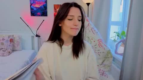 Snapshot of lunatale chatting on November 14, 2025, 12:15 pm Kate online show from November 14, 2025, 12:15 pm