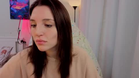 Snapshot of lunatale chatting on November 17, 2025, 11:38 am Kate online show from November 17, 2025, 11:38 am