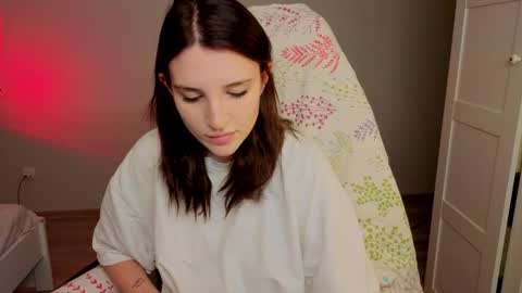 Snapshot of lunatale chatting on November 20, 2025, 4:18 pm Kate online show from November 20, 2025, 4:18 pm