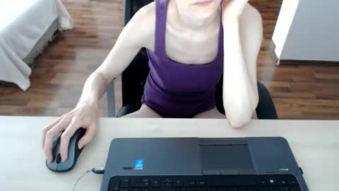 Snapshot of lunavibe_ chatting on May 29, 2026, 12:14 pm lunavibe_ online show from May 29, 2026, 12:14 pm