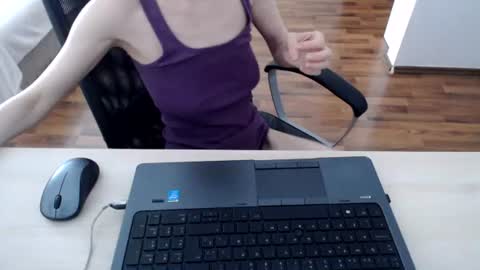 lunavibe_ online show from July 1, 2026, 11:34 am