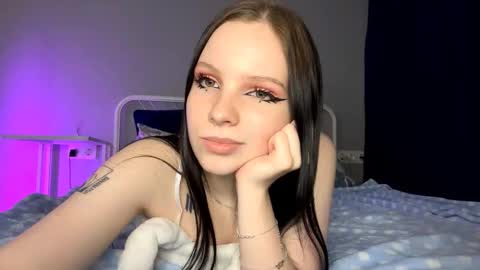 Snapshot of lunavoyce chatting on November 10, 2025, 3:00 pm Lunavoyce online show from November 10, 2025, 3:00 pm