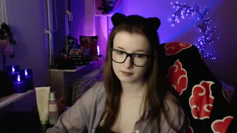 LunaXcherry online show from April 30, 2026, 6:47 pm