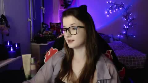 LunaXcherry online show from April 30, 2026, 8:57 pm