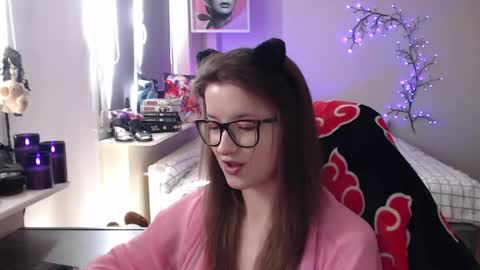 LunaXcherry online show from May 1, 2026, 9:03 am