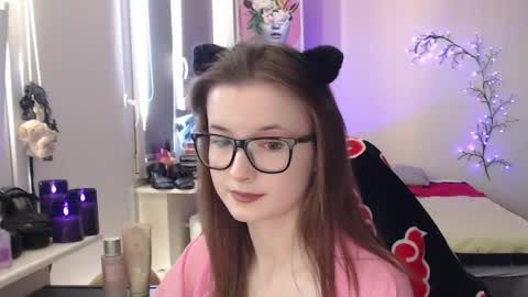LunaXcherry online show from May 2, 2026, 11:37 am