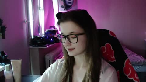 Snapshot of lunaxcherry chatting on June 11, 2026, 6:17 pm LunaXcherry online show from June 11, 2026, 6:17 pm