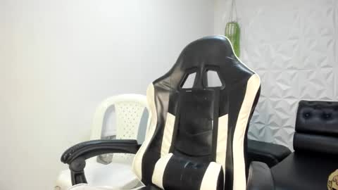 lunay_bigcock420 online show from March 10, 2026, 5:01 am