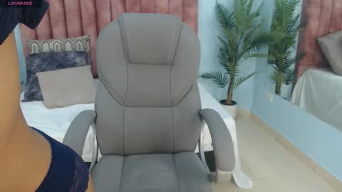 Luni Love online show from March 5, 2026, 8:27 pm