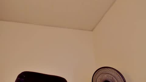 Lunita  online show from April 20, 2026, 7:37 pm