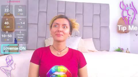 lunitadiva online show from October 19, 2025, 3:23 pm