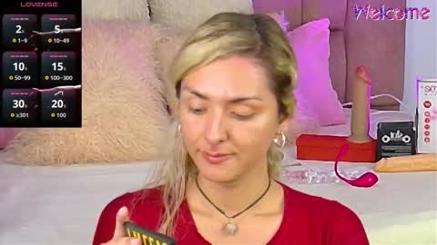 lunitadiva online show from November 24, 2025, 1:22 pm