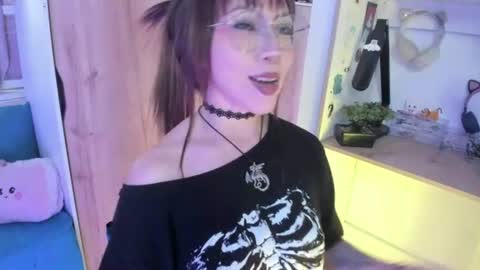 Snapshot of lunivyra chatting on July 8, 2026, 4:22 pm lunivyra online show from July 8, 2026, 4:22 pm